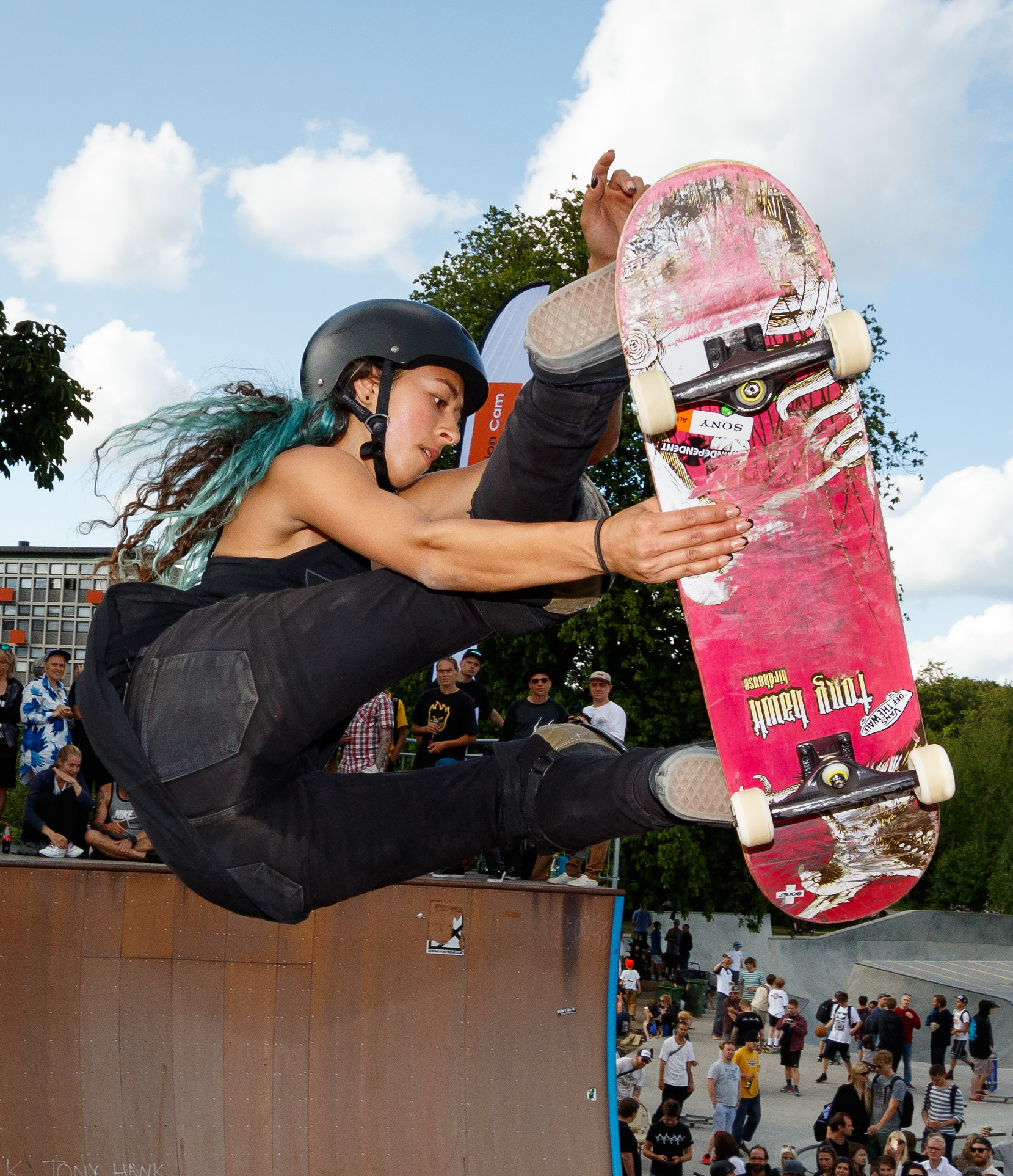 Lizzie Armanto professional skateboard setup